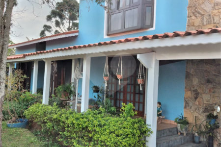 Chácara à venda com 4 quartos, sendo 1 suíte,  em Vila Dom Pedro, Atibaia, SP
