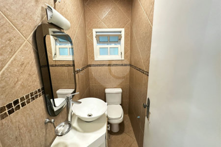 Sobrado à venda com 4 quartos, sendo 3 suítes,  em Vila Áurea, Poá, SP