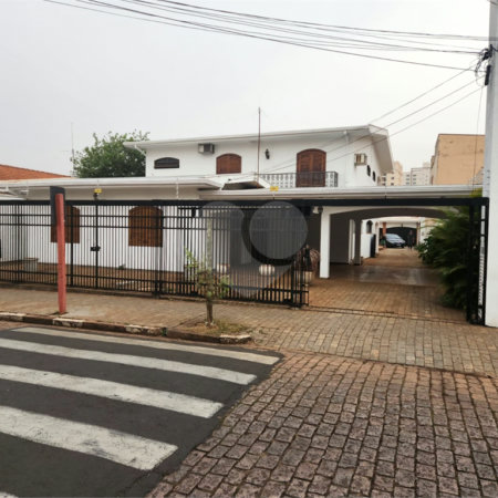 Sobrado à venda ou para alugar com 4 quartos, sendo 2 suítes, no Centro, Araraquara, SP