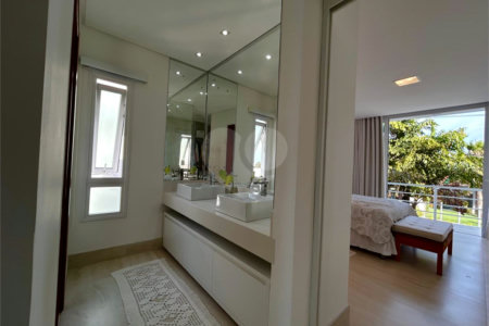 Casa à venda com 5 quartos, sendo 1 suíte, em Orla Norte, Porto Seguro, BA