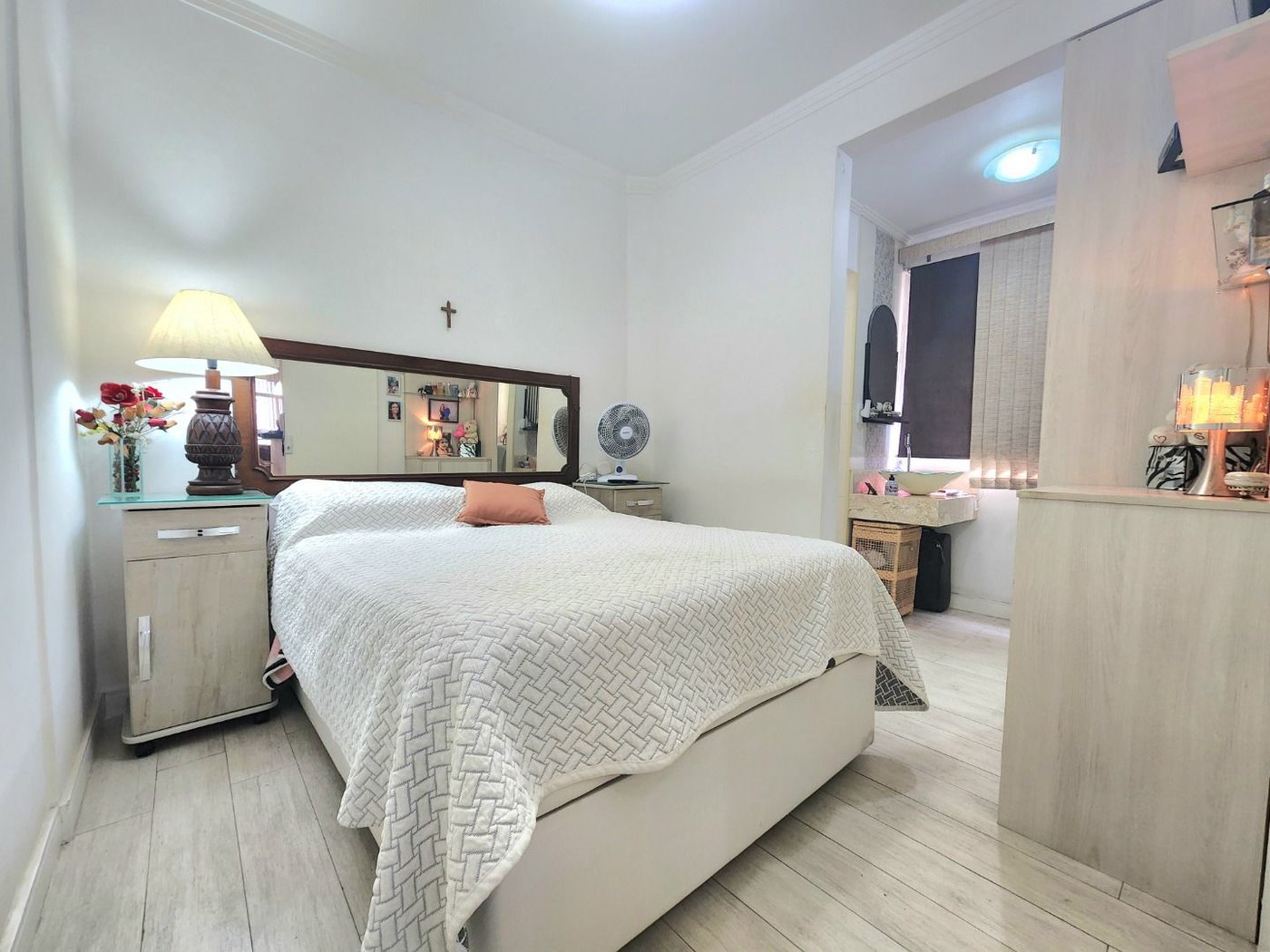 Apartamento 2 Dormitórios com Vista Mar, 1 Suíte e 50m da Praia – Santos