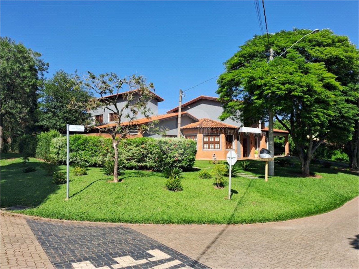 Casa à venda com 4 quartos, sendo 2 suítes, no condomínio Vivendas do Lago, Sorocaba - SP