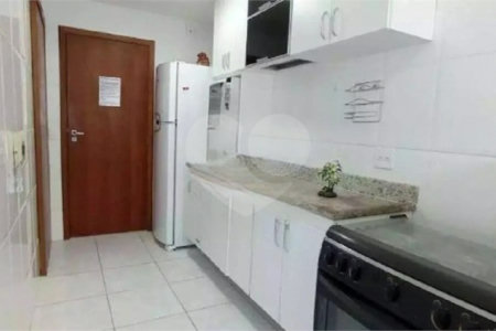 Cobertura à venda com 4 quartos, sendo 2 suítes,  em Algodoal, Cabo Frio, RJ