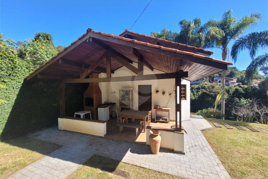 Casa à venda com 3 quartos, sendo 1 suíte, no condomínio Alpes da Cantareira, Mairiporã - SP