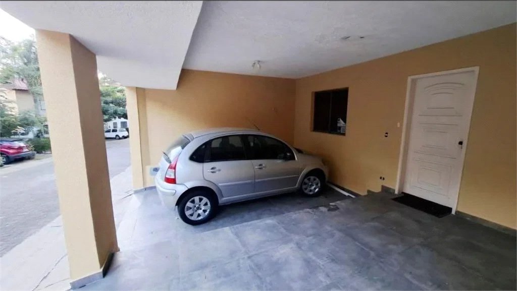 Casa à venda com 3 quartos, sendo 1 suíte,  no condomínio Villas de São Francisco I, São Paulo - SP
