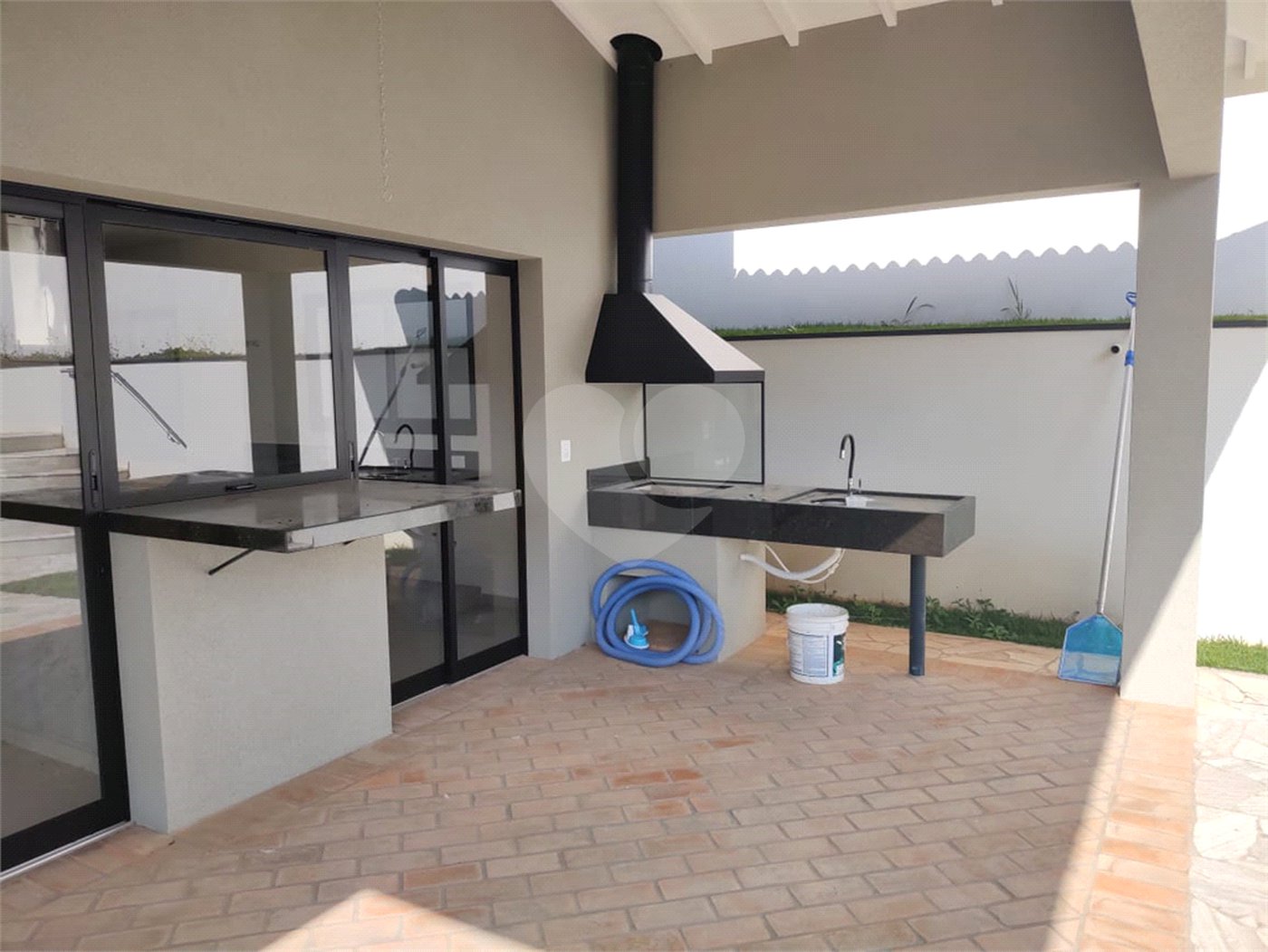 Casa à venda com 3 suítes no condomínio Santa Isabel I, Louveira - SP