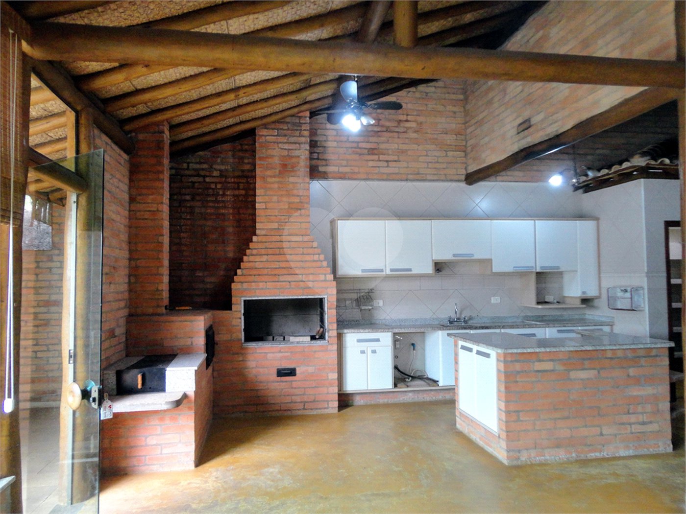 Casa à venda com 4 suítes no condomínio Estância Marambaia, Vinhedo - SP