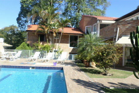 Sobrado à venda com 4 suítes em Recanto Impla, Carapicuíba, SP