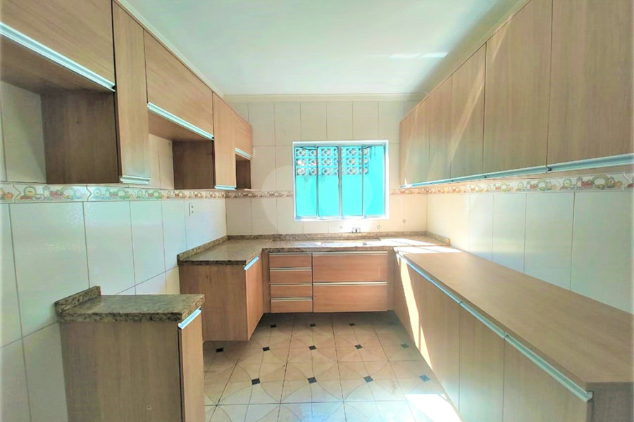 Sobrado à venda com 4 quartos, sendo 1 suíte, em Jardim Regina, São Paulo, SP