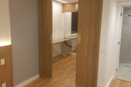 Apartamento à venda com 2 quartos, sendo 1 suíte, em Vila Olímpia, São Paulo, SP