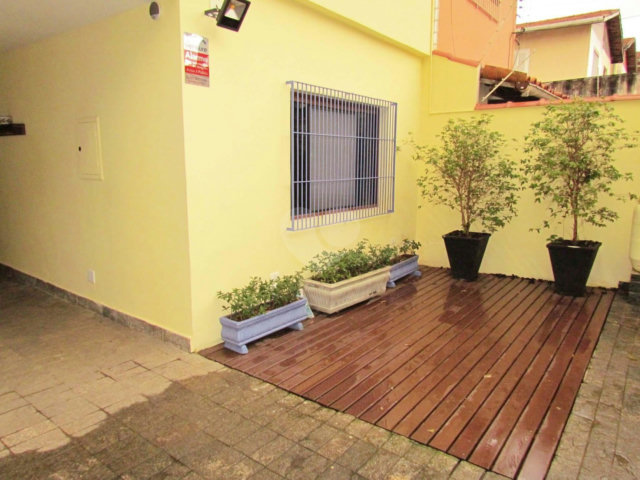 Casa de Vila à venda com 4 quartos, sendo 1 suíte,  em Chácara Monte Alegre, São Paulo, SP