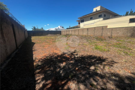 Terreno com 586,00 m² á Venda.