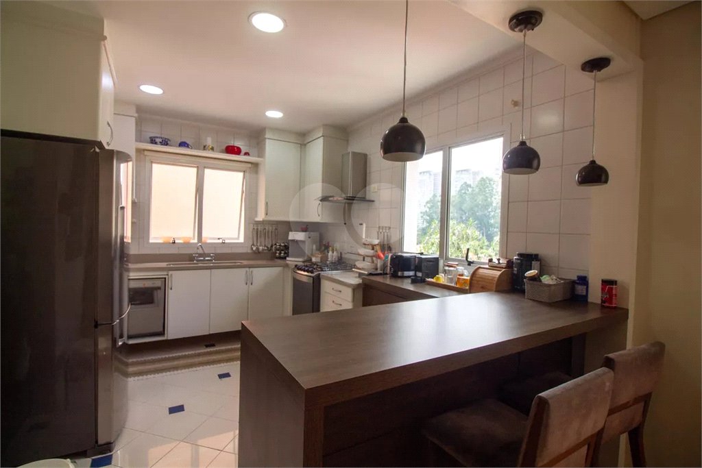 Casa à venda com 4 quartos, sendo 3 suítes, no condomínio Residencial Sans Souci, São Paulo - SP