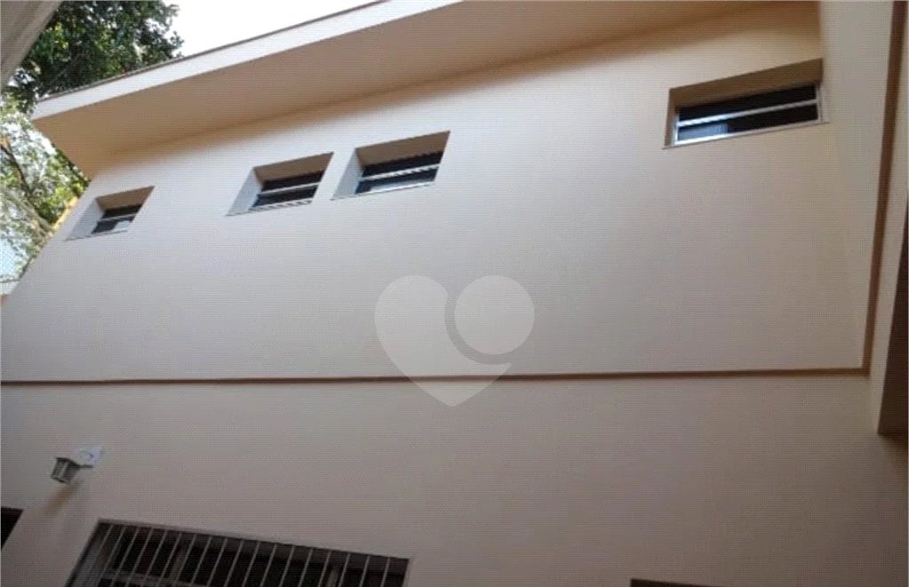 Sobrado à venda com 3 quartos, sendo 1 suíte, em Jardim São Luís, São Paulo, SP
