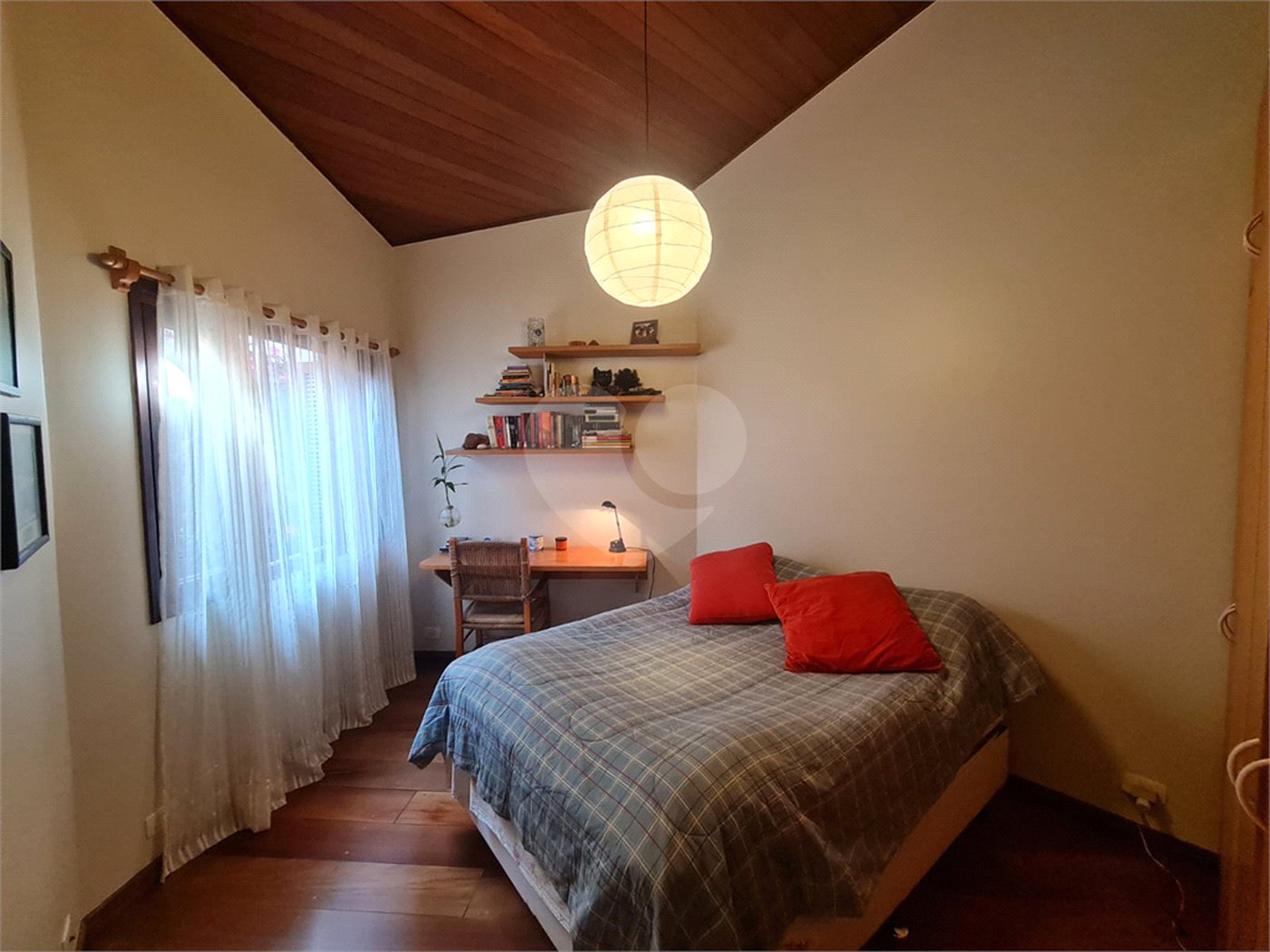 Casa Térrea à venda com 4 quartos, sendo 2 suítes, em Interlagos, São Paulo, SP