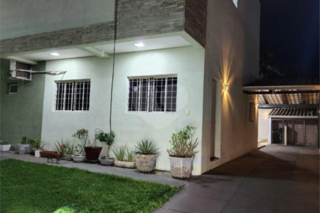 Sobrado à venda com 4 quartos, sendo 1 suíte, em Morada do Ouro, Cuiabá, MT