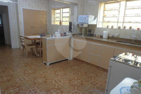 Sobrado à venda com 3 quartos, sendo 2 suítes, em Indianópolis, São Paulo, SP