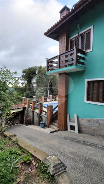 Casa à venda com 4 quartos, sendo 1 suíte, no condomínio Parque Suiça, Caieiras - SP