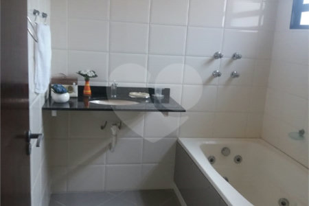 Casa Térrea à venda com 4 quartos, sendo 1 suíte,  em Vila Oliveira, Mogi das Cruzes, SP