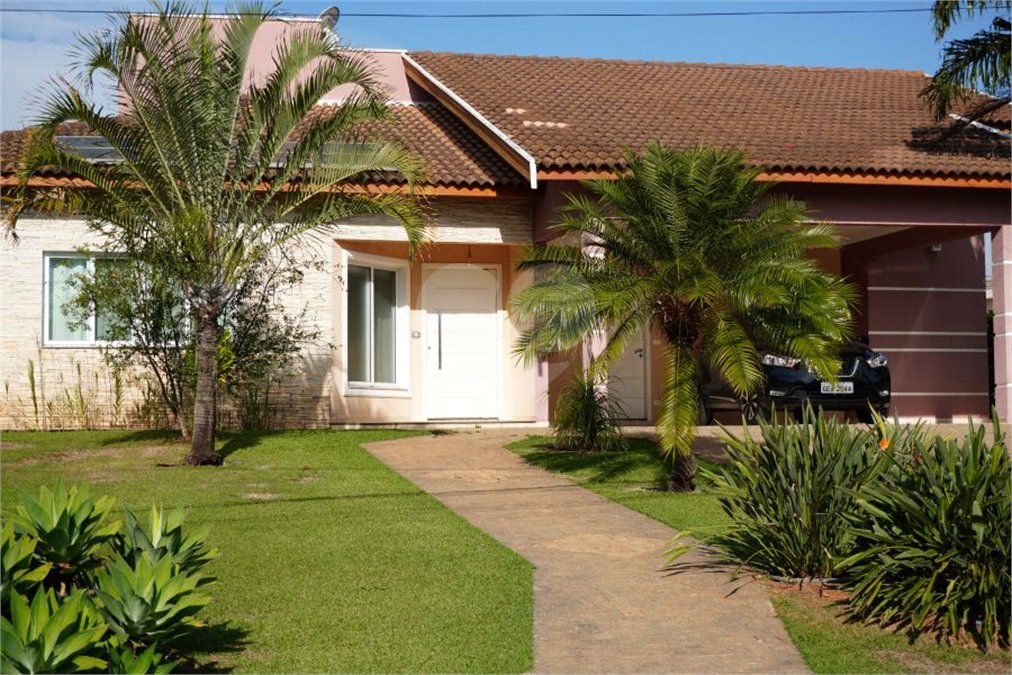 Casa para alugar com 4 quartos, sendo 2 suítes, no condomínio Mont Serrat, Salto - SP