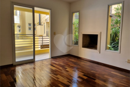Casa à venda com 4 quartos, sendo 1 suíte, no condomínio Horizontal Newport Village, São Paulo - SP