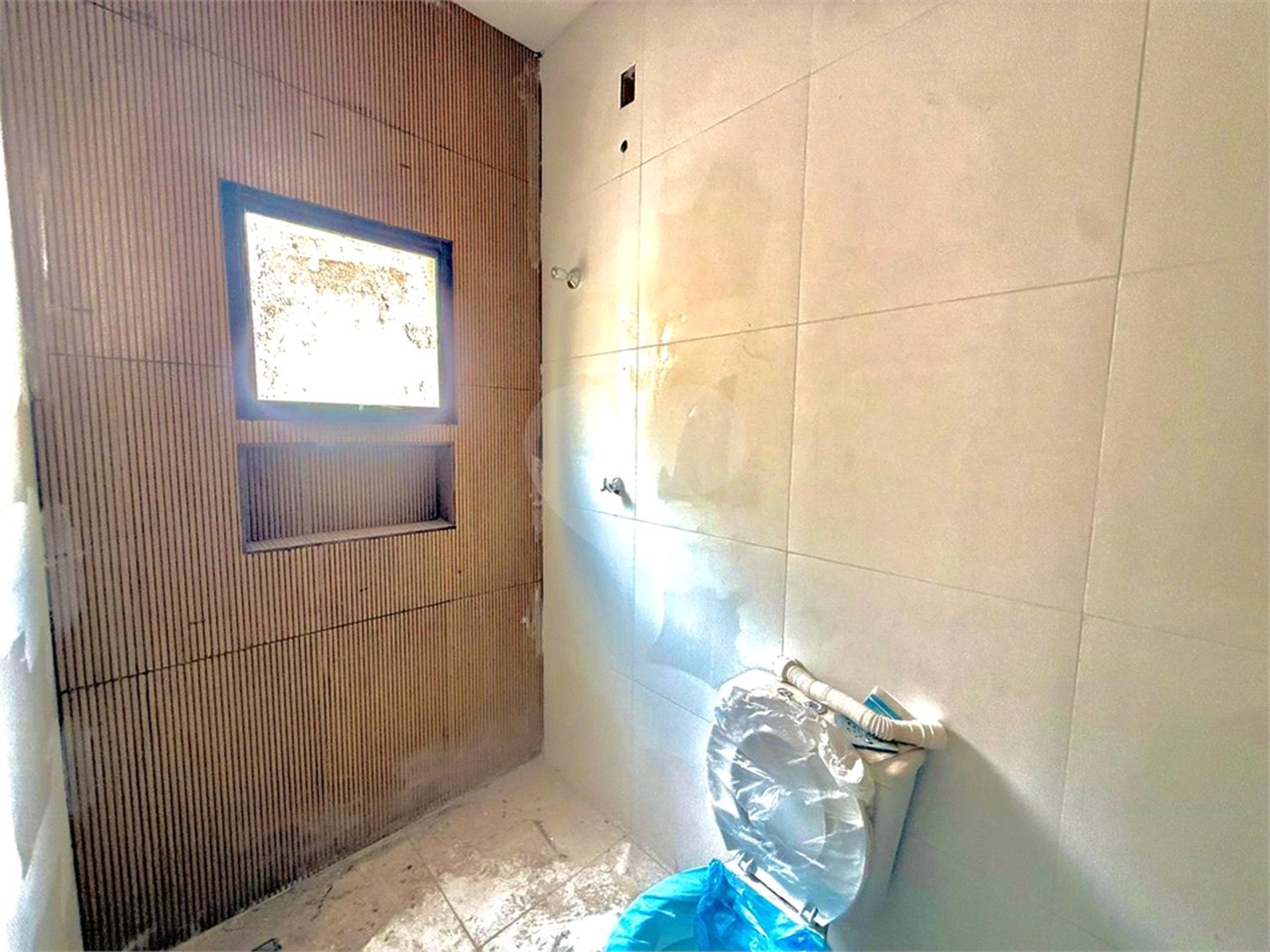 Casa à venda com 3 quartos, sendo 1 suíte,  em Loteamento Vale das Flores, Atibaia, SP