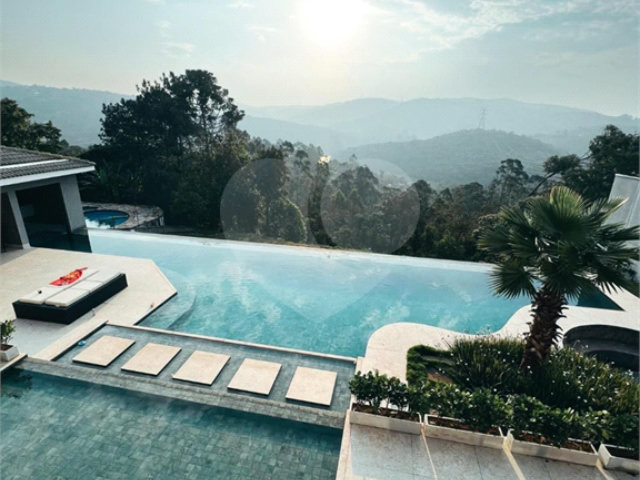 Casa à venda com 5 suítes no condomínio Alpes da Cantareira, Mairiporã - SP