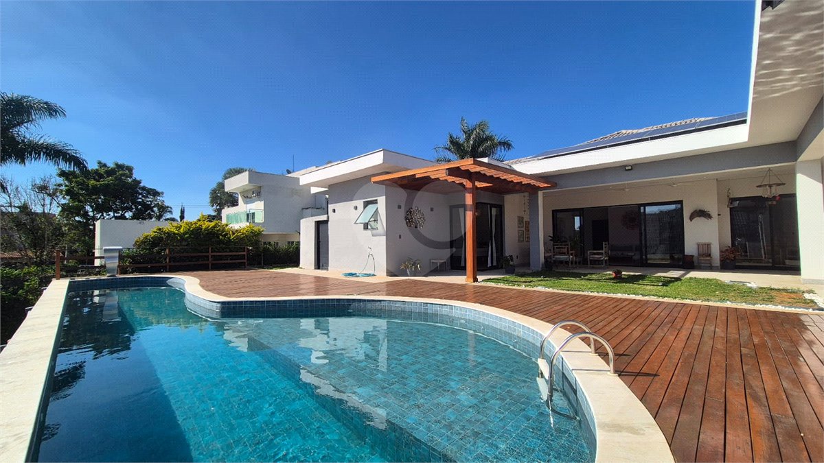 Casa à venda com 5 quartos, sendo 3 suítes, no condomínio Residencial Vale do Lago, Sorocaba - SP