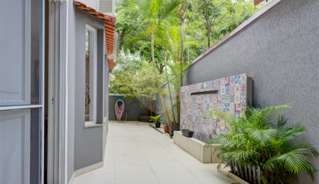 Casa à venda com 4 quartos, sendo 2 suítes, no condomínio Vila dos Ipês, São Paulo - SP