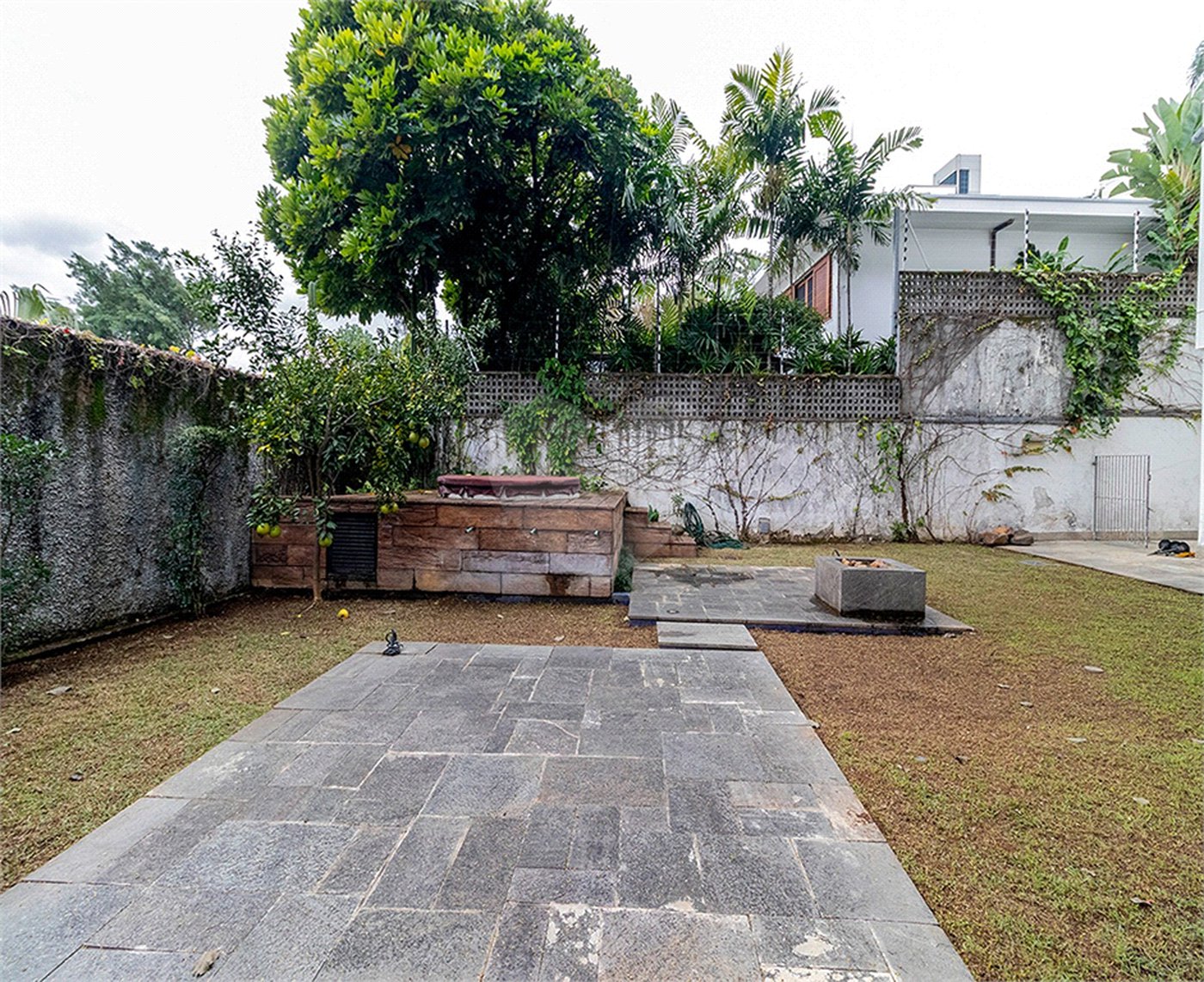 Casa à venda com 3 quartos, sendo 2 suítes, em Alto de Pinheiros, São Paulo, SP