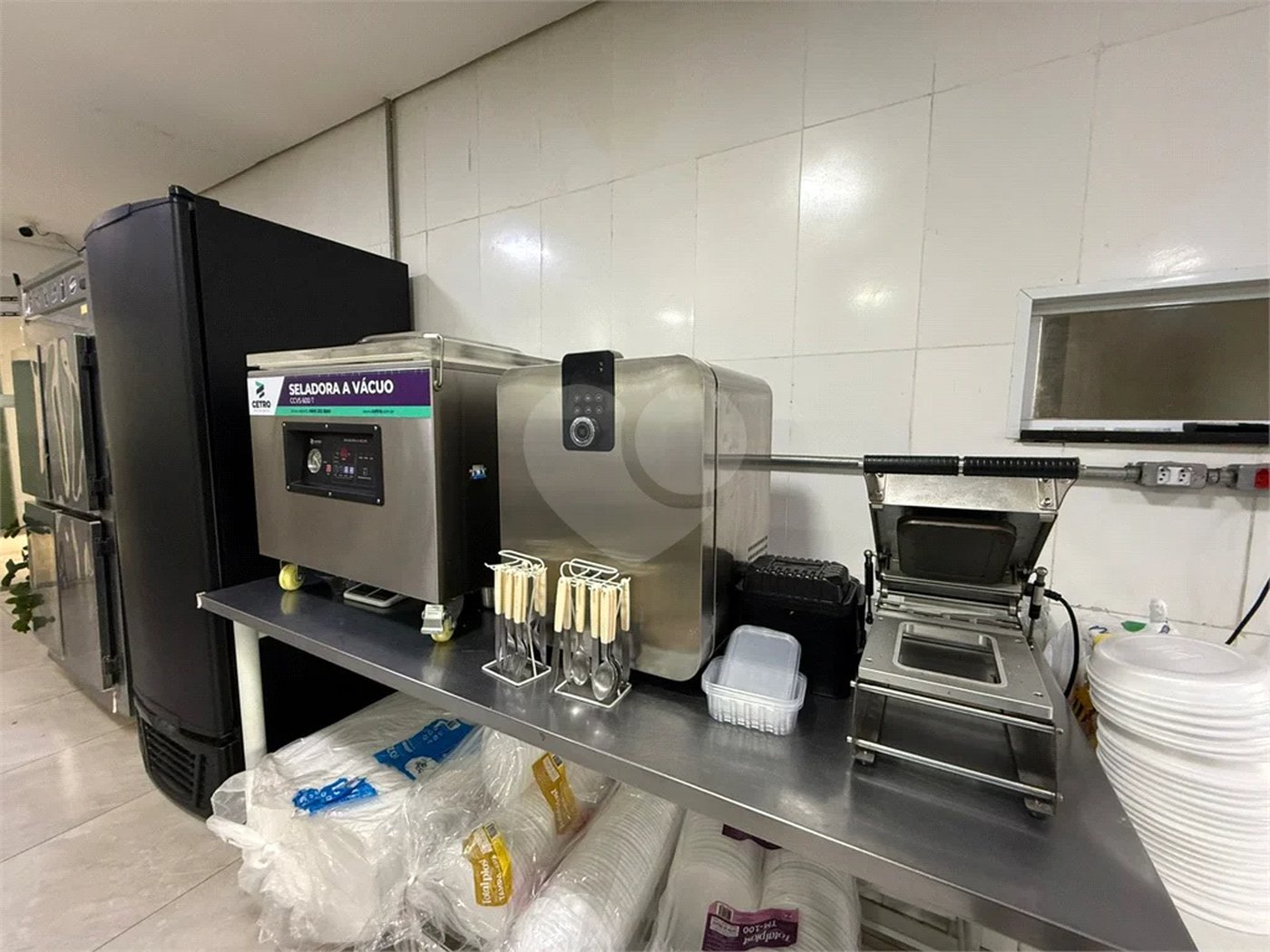 Chácara no Unileste, com espaço para eventos e cozinha industrial, na modalidade porteira fechada,