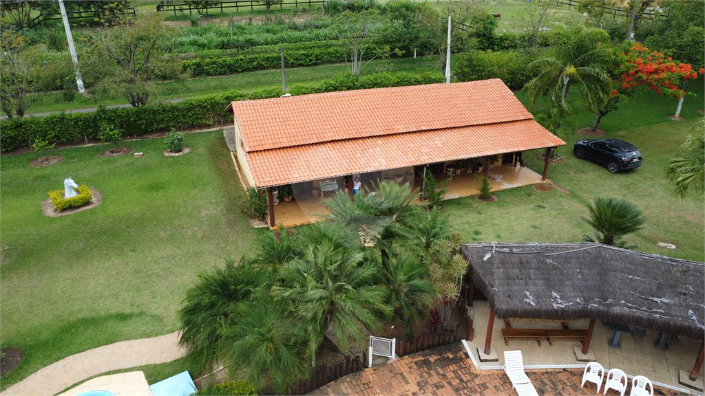 Casa à venda com 8 quartos, sendo 4 suítes, no condomínio Santa Filomena, Salto - SP