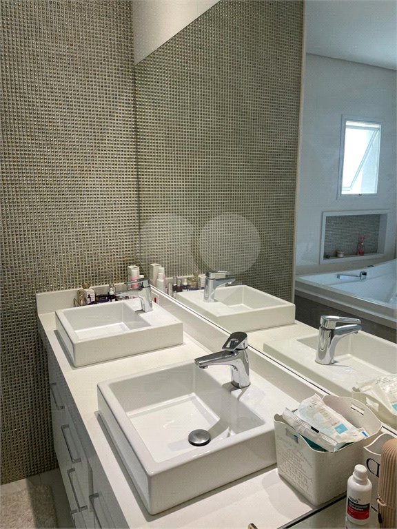 Casa à venda com 4 suítes no condomínio Basel, Campinas - SP