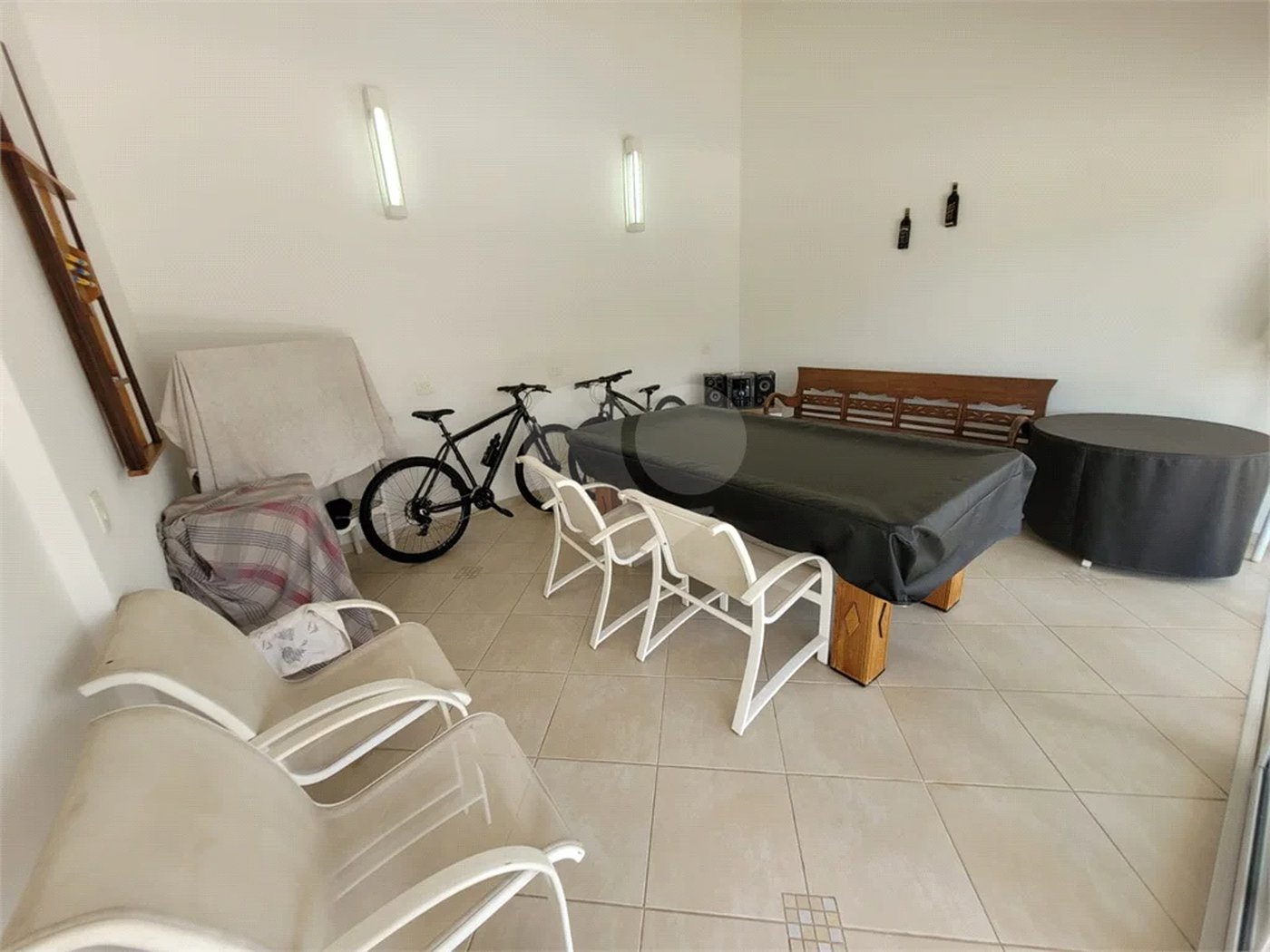 Casa à venda com 3 suítes no condomínio Colinas de Inhandjara, Itupeva - SP