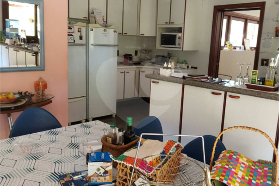 Sobrado à venda com 4 quartos, sendo 1 suíte, em Serra da Cantareira, Mairiporã, SP