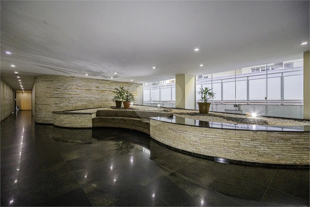 Apartamento á venda em Higienópolis com 212m² 3 dormitórios 1 suíte 2 vagas