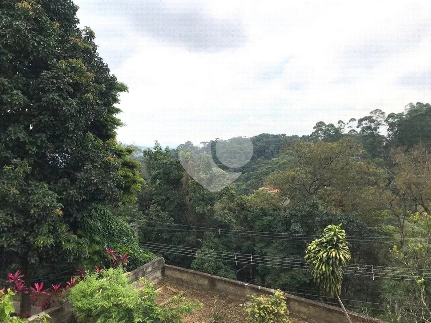 Casa à venda com 5 quartos, sendo 3 suítes, no condomínio Alpes da Cantareira, Mairiporã - SP