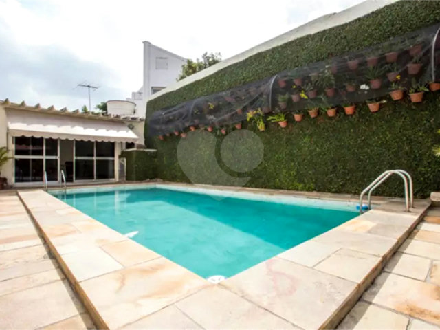 Casa à venda com 3 suítes no condomínio Praça Coronel Fernandes de Lima,47, São Paulo - SP