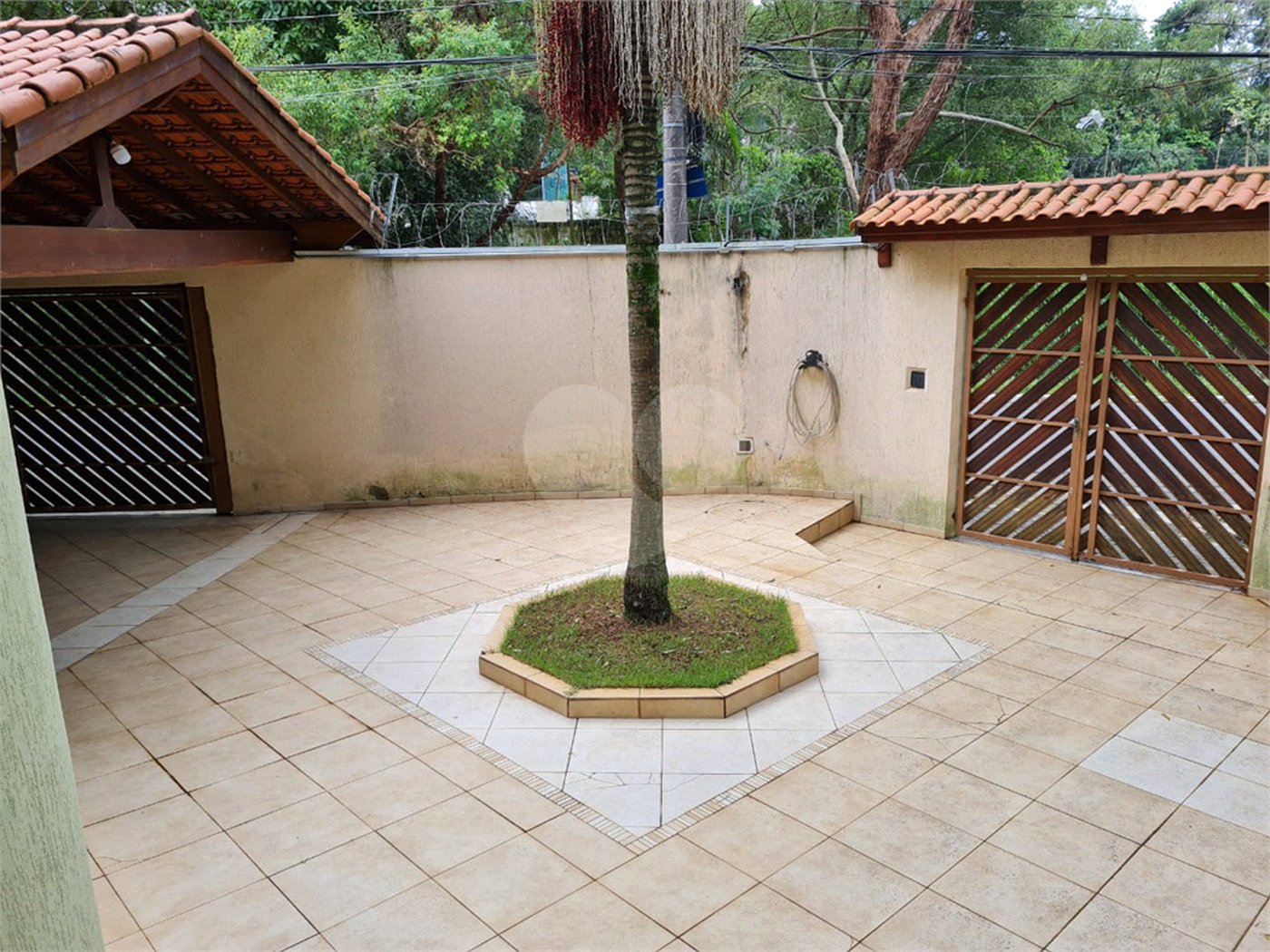 Sobrado à venda com 4 quartos, sendo 1 suíte,  em Jardim Leonor Mendes de Barros, São Paulo, SP