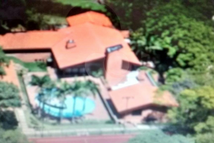 Sobrado à venda com 7 quartos, sendo 5 suítes, em Chácara das Paineiras, Carapicuíba, SP