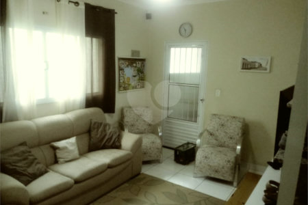 Casa à venda com 2 quartos, sendo 1 suíte, no condomínio Jardim Débora, Poá - SP