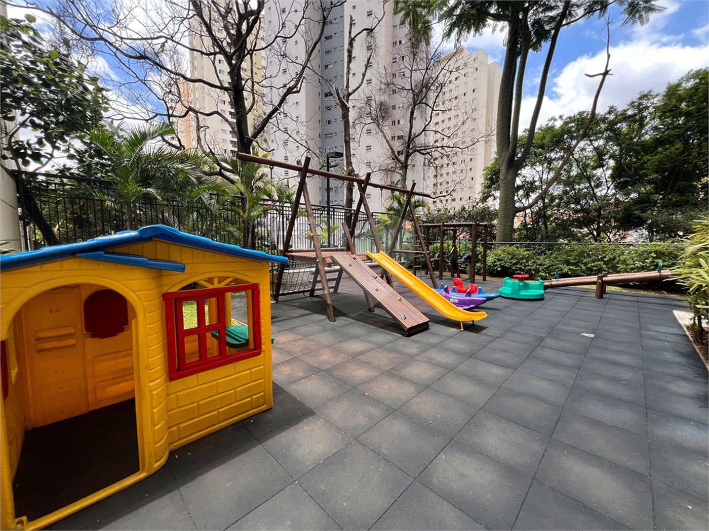 Apartamento à venda com 3 suítes em Santa Teresinha, São Paulo, SP