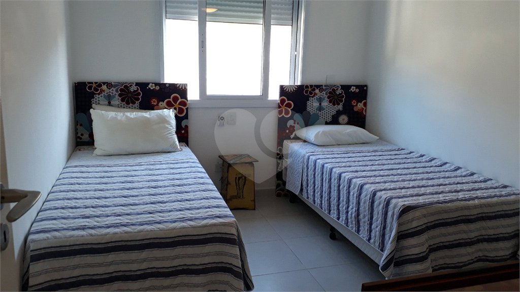 Casa à venda com 4 quartos, sendo 3 suítes, no condomínio Residencial Vila Esmeralda, São Sebastião - SP