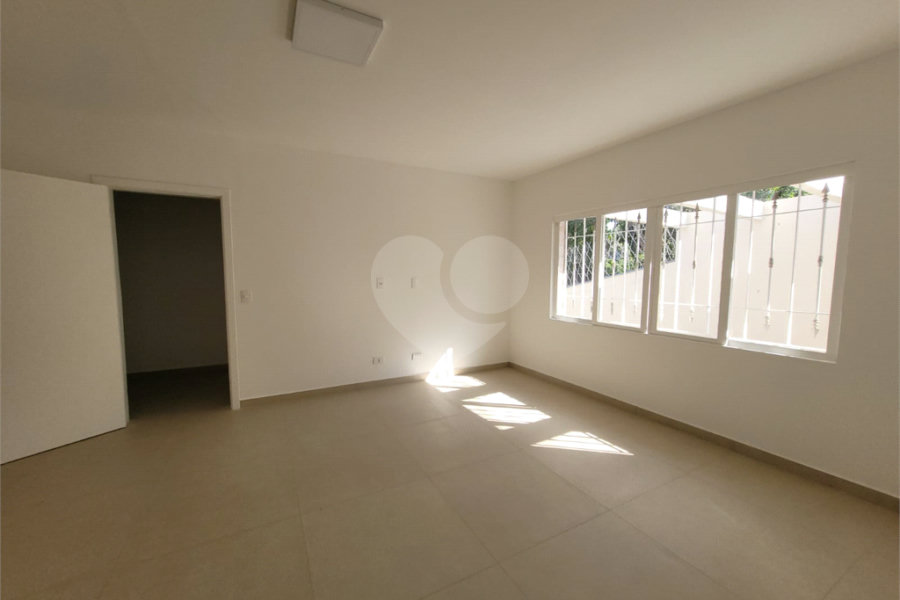 Casa Térrea à venda ou para alugar com 4 quartos, sendo 3 suítes,  em Horto Florestal, São Paulo, SP