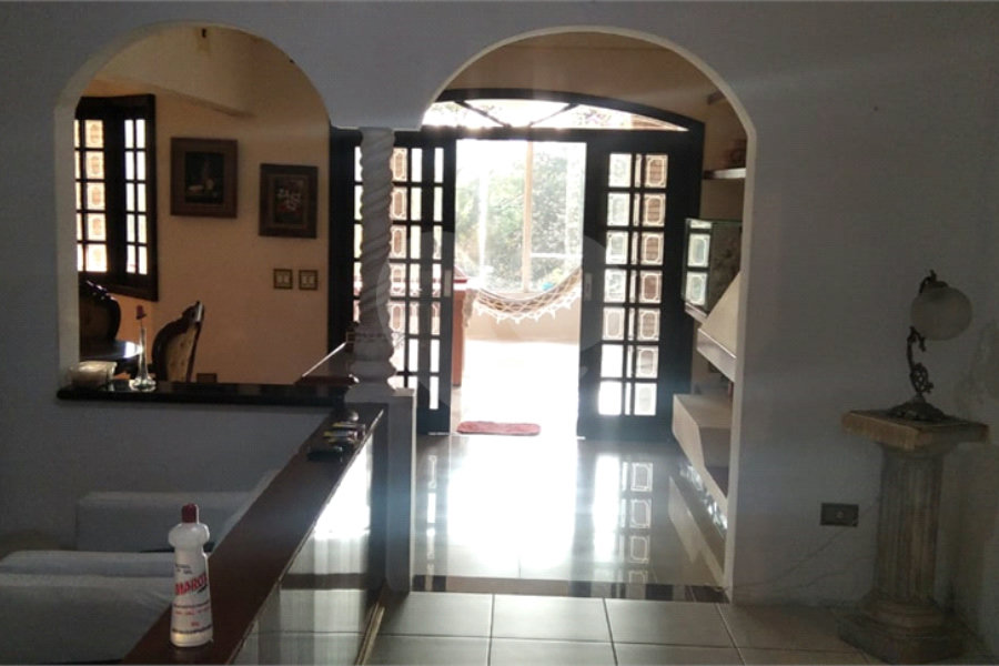 Casa à venda com 6 quartos, sendo 1 suíte, no condomínio Associação Reserva das Hortênsias, Mairiporã - SP