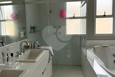Casa à venda com 4 suítes no condomínio Vilas das Paineiras, São Paulo - SP