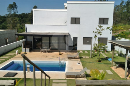 Casa à venda com 4 quartos, sendo 2 suítes, no condomínio Campos de Santo Antonio II, Itu - SP