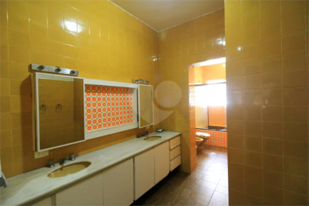 Casa à venda com 3 quartos, sendo 1 suíte, em Indianópolis, São Paulo, SP
