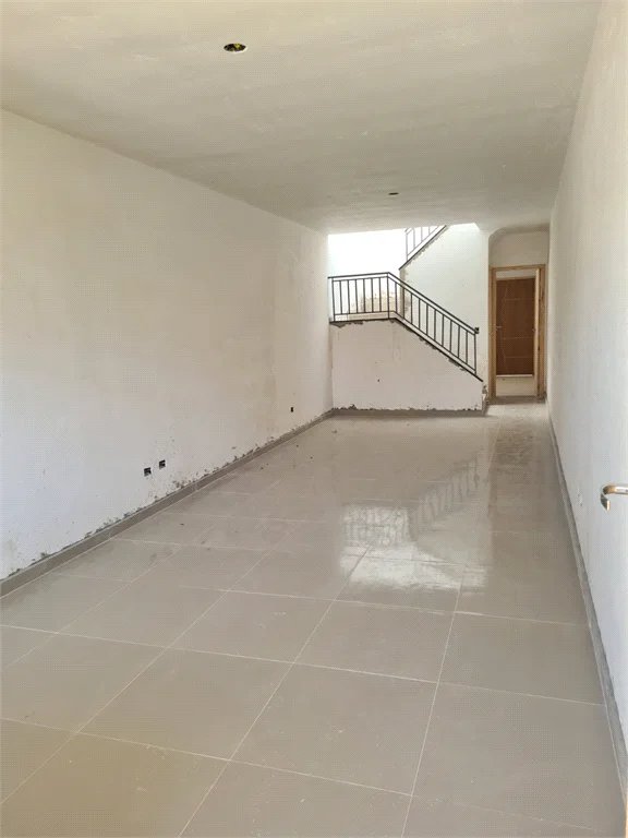 Sobrado à venda com 3 quartos, sendo 1 suíte, em Vila Gomes, São Paulo, SP