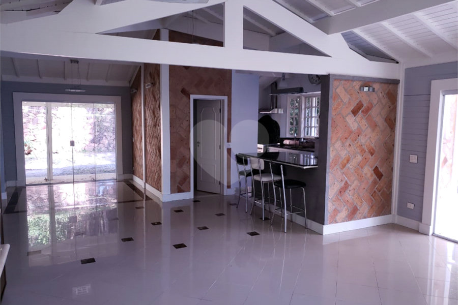 Casa à venda com 2 quartos, sendo 1 suíte, em Cumbari, Mairiporã, SP